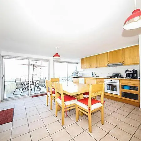 Remarkable 3-Bed House In Suresnes Facing Paris Prázdninový dům *