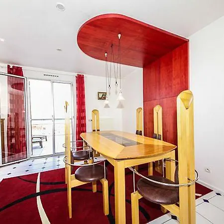 Remarkable 3-Bed House In Suresnes Facing Paris Prázdninový dům *