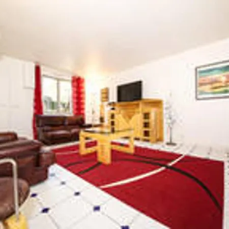 Remarkable 3-Bed House In Suresnes Facing Paris Prázdninový dům *