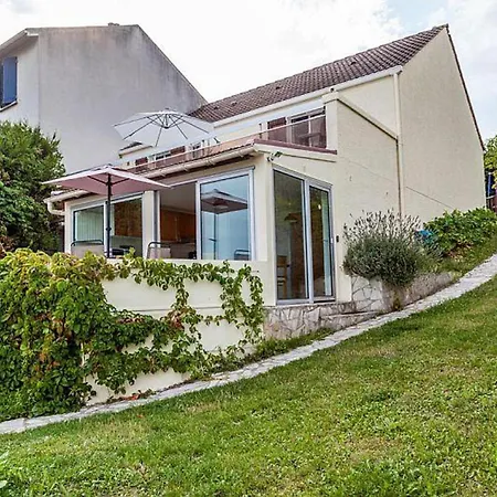 Remarkable 3-Bed House In Suresnes Facing Paris Prázdninový dům *