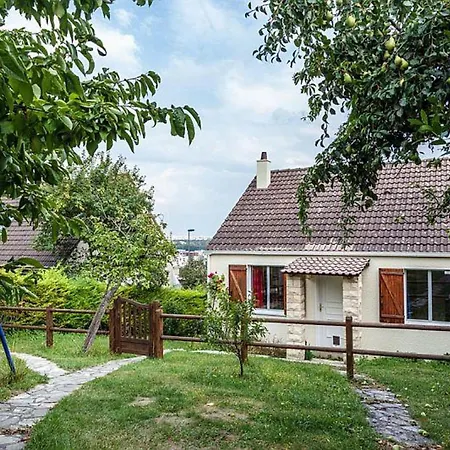Remarkable 3-Bed House In Suresnes Facing Paris Prázdninový dům Suresnes