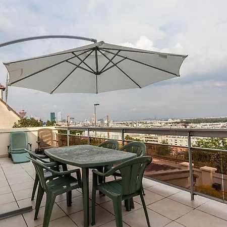 Prázdninový dům Remarkable 3-Bed House In Suresnes Facing Paris Suresnes